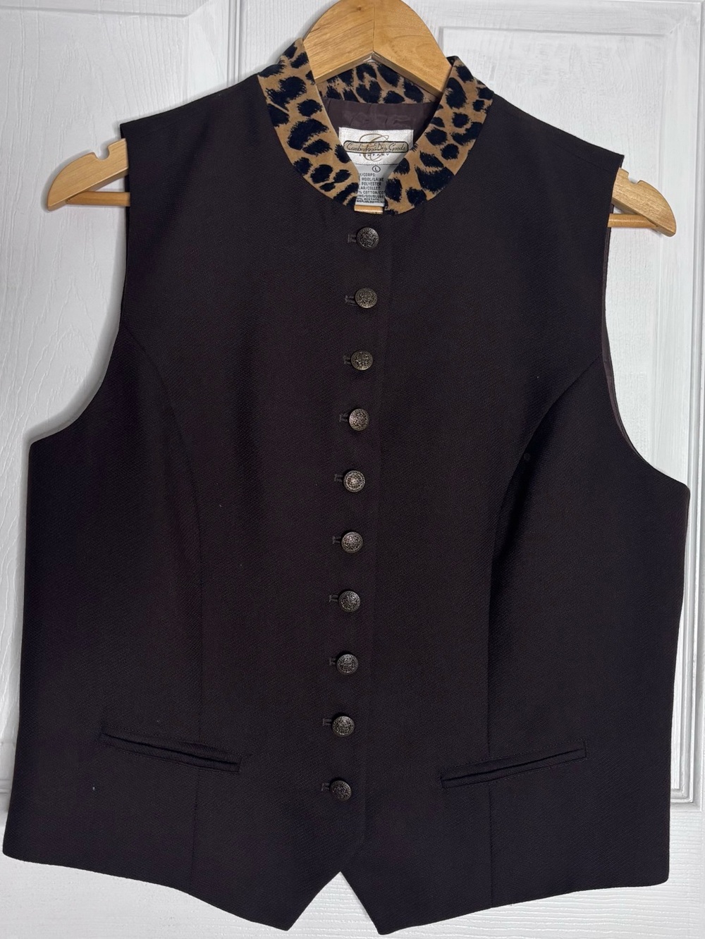 Cambridge Dry Goods Black Sleeveless Vest with Leopard-Print Collar